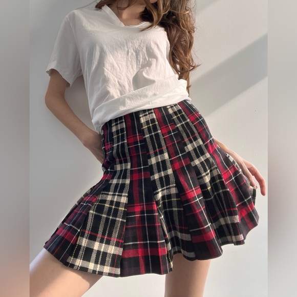 Alice & Olivia carter pleated mini skirt black & red size 0 - Picture 4 of 4